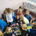 Djeca uživaju u aktivnostima s Macom Papučaricom - Vrtić Potočnica